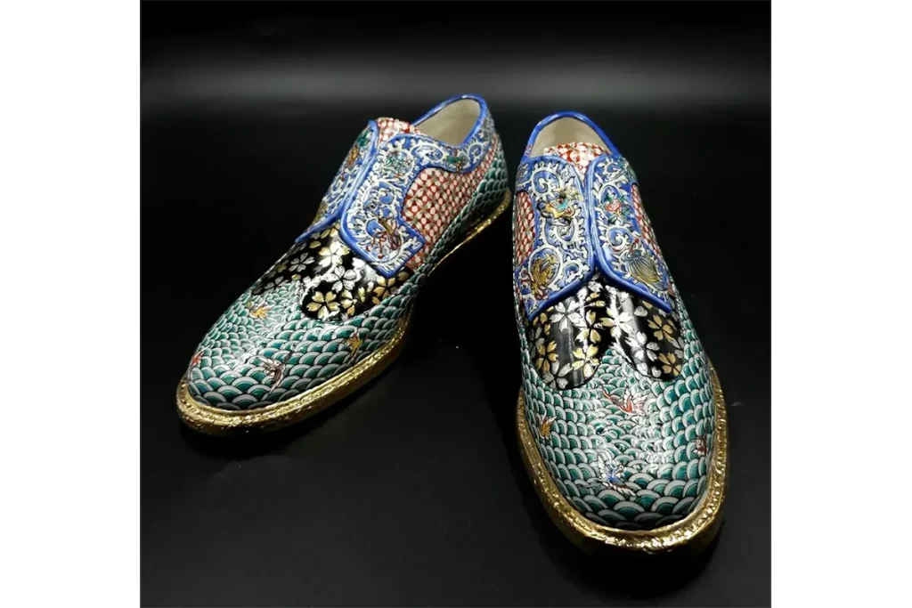 Kazuyoshi Kitamura Ceramic Exhibition: "Kutani Porcelain Shoes with Colored Glaze and Gold Decoration", Courtesy of Takashimaya