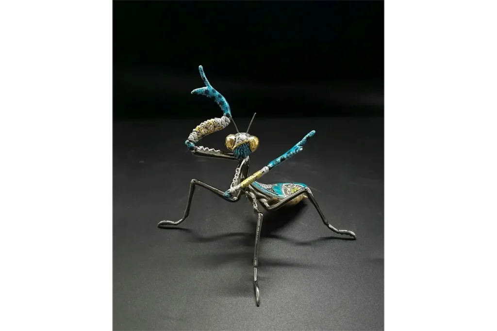 Kazuyoshi Kitamura Ceramic Exhibition: "Praying Mantis with Line Drawing, Colored Glaze, and Gold Decoration", Courtesy of Takashimaya