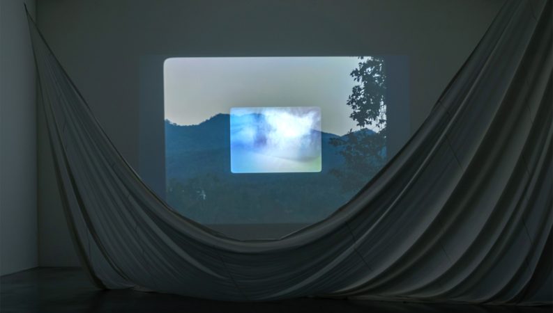Apichatpong Weerasethakul 《A Conversation with the Sun (Installation)》（2022）
Image courtesy of the Artist and Bangkok CityCity Gallery