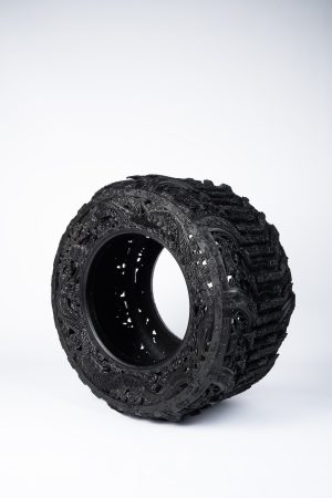 WimDelvoye 《Untitled (Truck Tyre)》（2020）Handcarved flotation tyre, 104.0 x 104.0x 58.0 cm